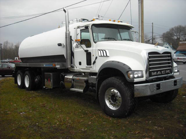 2012 Mack GU713