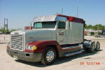 Used 1999 Freightliner FLD120 for Sale