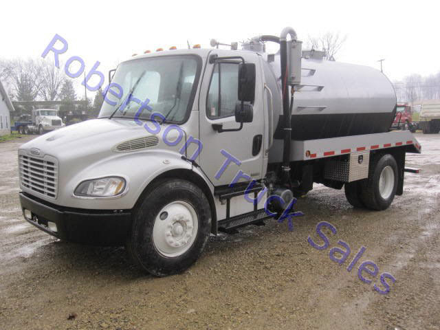 2005 Freightliner M2 106