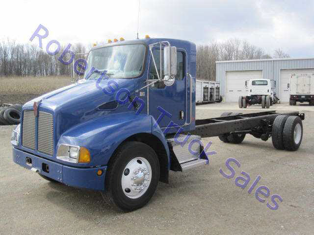 2004 Kenworth T300