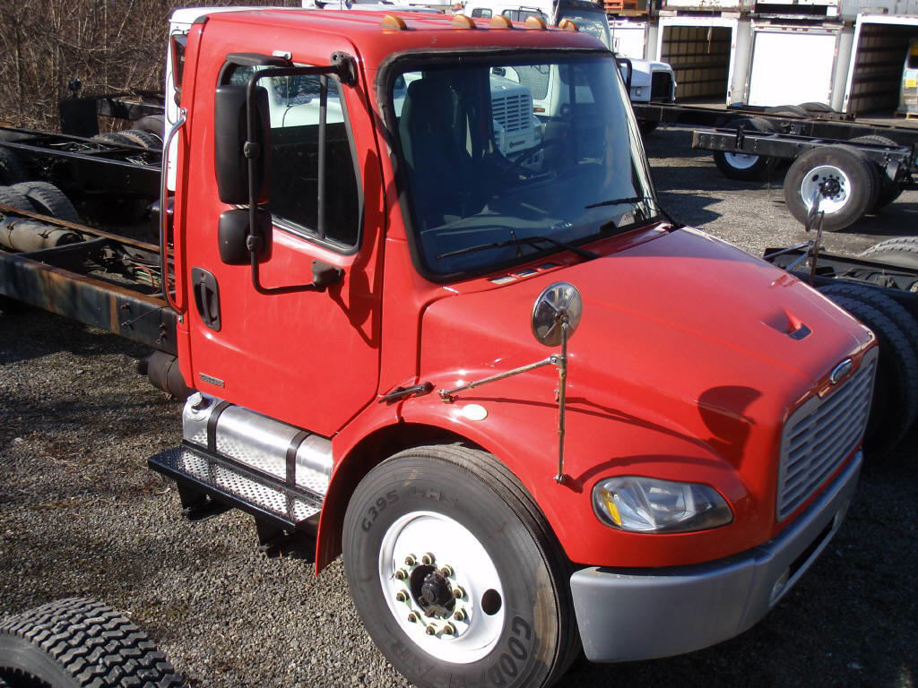 2005 Freightliner M2