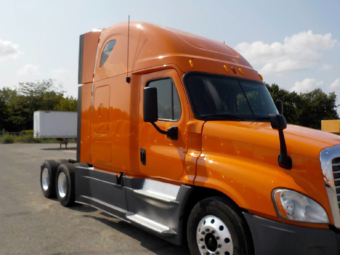 USED 2013 FREIGHTLINER CASCADIA SLEEPER TRUCK #80235