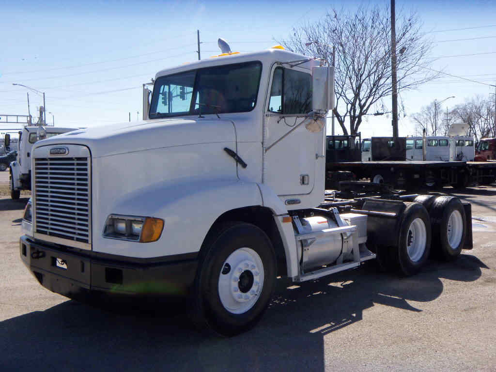 2000 Freightliner FLD112