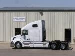 2011 Volvo VNL64T670