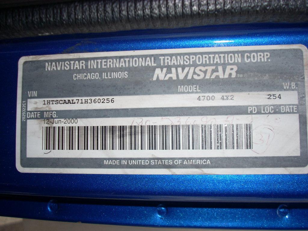 2001 INTERNATIONAL 4700