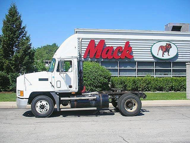2002 Mack CH612