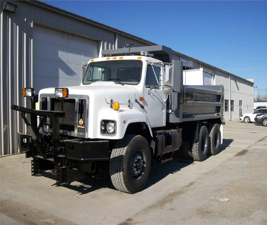 1999 International 2674