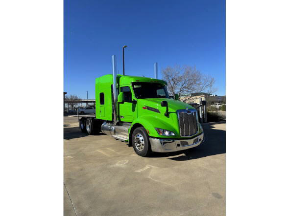 2027 Peterbilt 579