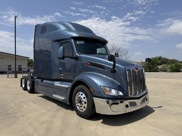 2027 Peterbilt 579