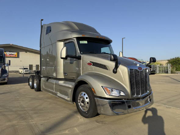 2027 Peterbilt 579