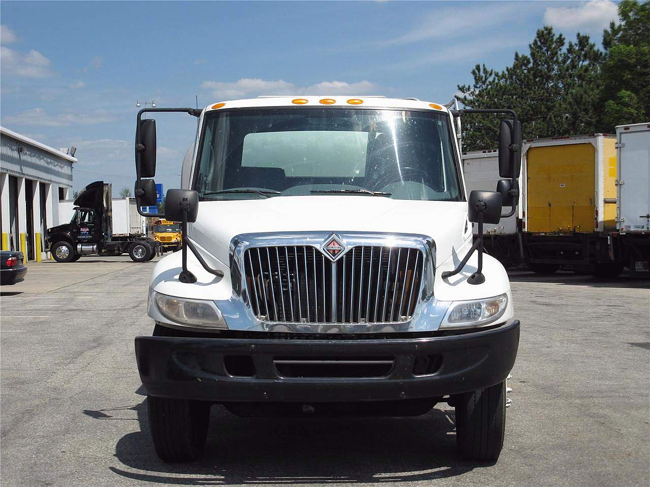 2004 INTERNATIONAL 4300