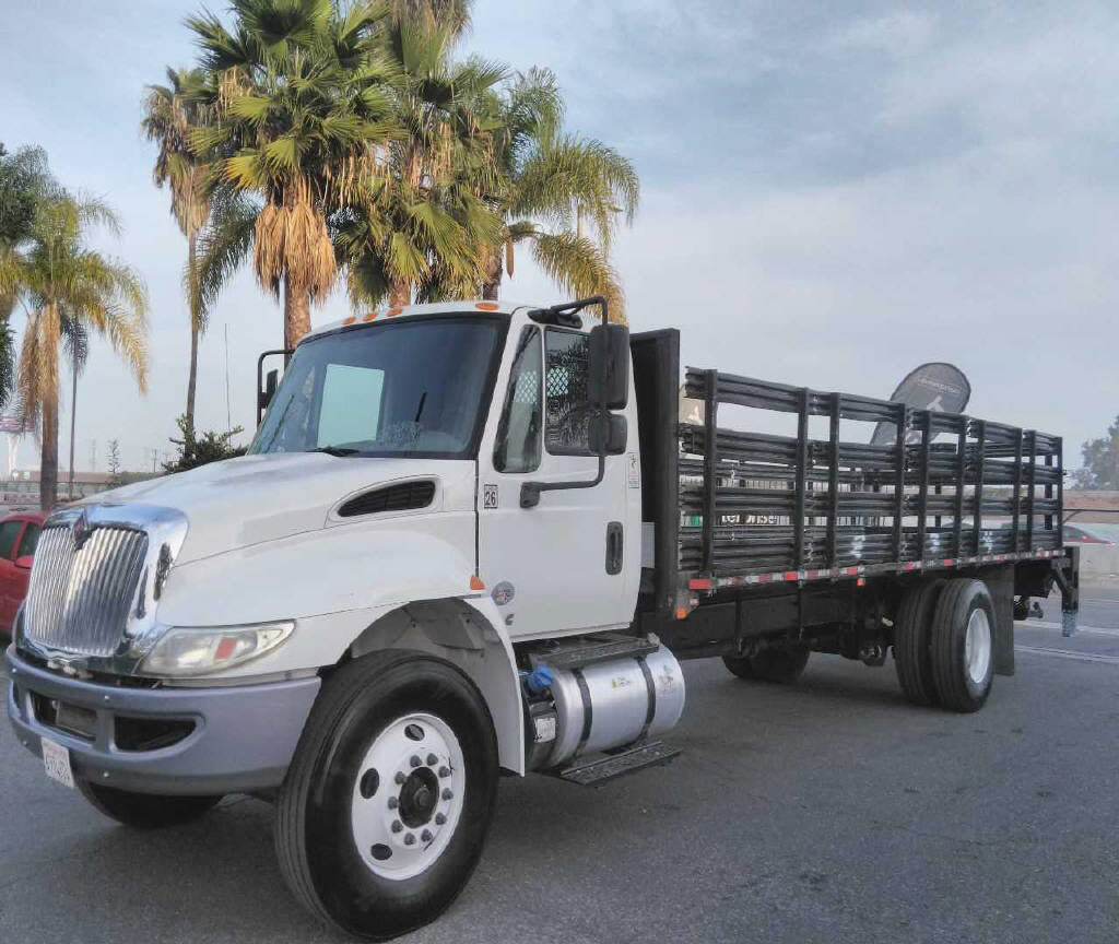2019 International 4300 24' STAKEB