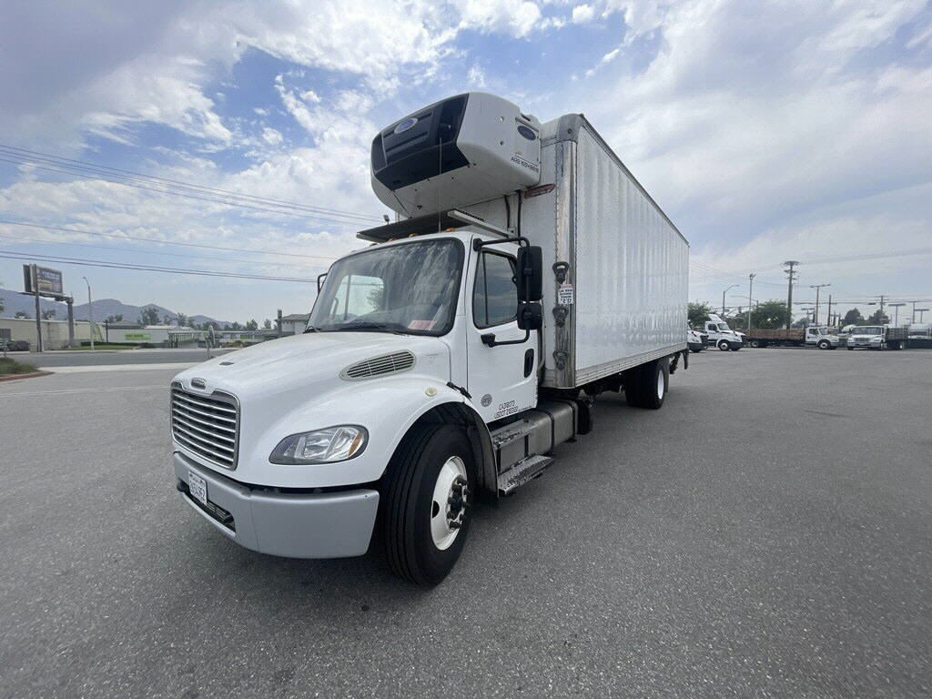 2017 Freightliner M2 26' REEFER